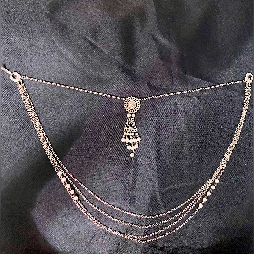 Silver toned vintage necklace